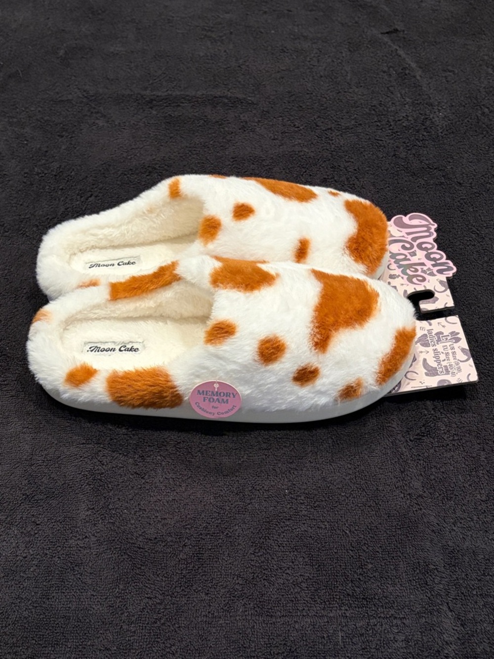 NWT Cute Cowhide Pattern White & Brown Slippers Size L 9/10 - Picture 2 of 6
